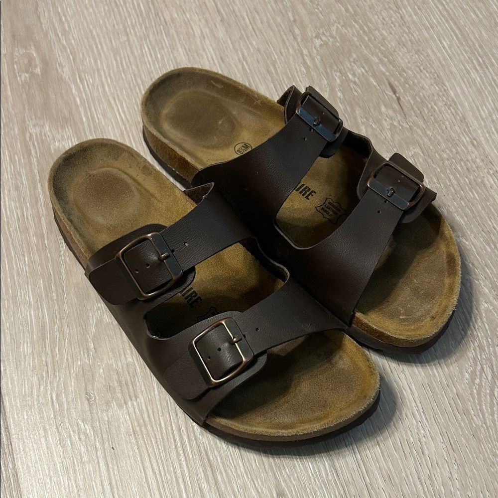 Cushionaire Lane Cork Footbead Buckle Sandals